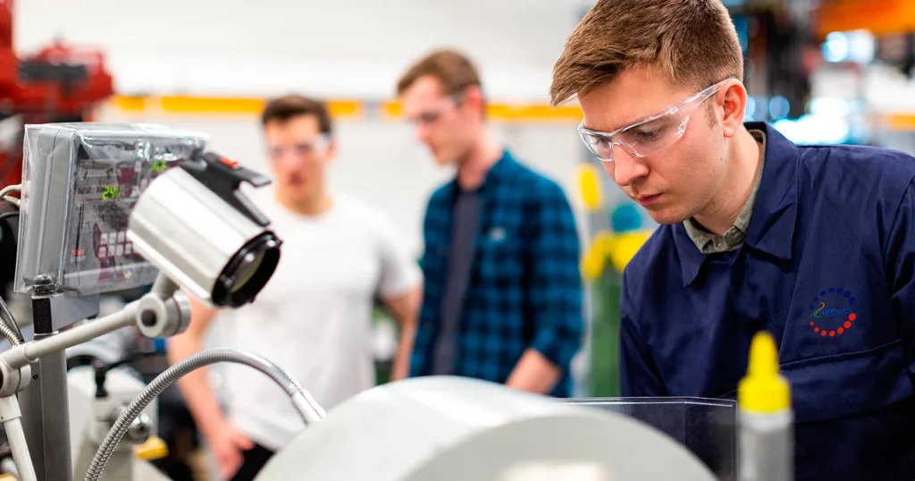 Ingénieur travaillant au laboratoire d'ARB Systems, où il développe et teste des technologies esthétiques et des équipements de récupération musculaire.