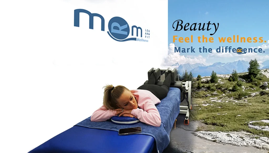 Une personne allongée sur une table de traitement utilisant l'appareil MRM Wellness, avec un paysage montagneux en arrière-plan et le slogan « Ressentez le bien-être. Constater la différence. »